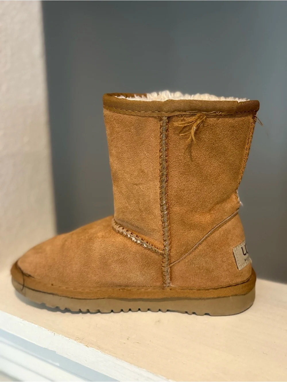 UGG Kids' Classic II Water-Resistant Shearling Brown Little GirlsBoots Size 1.5Y